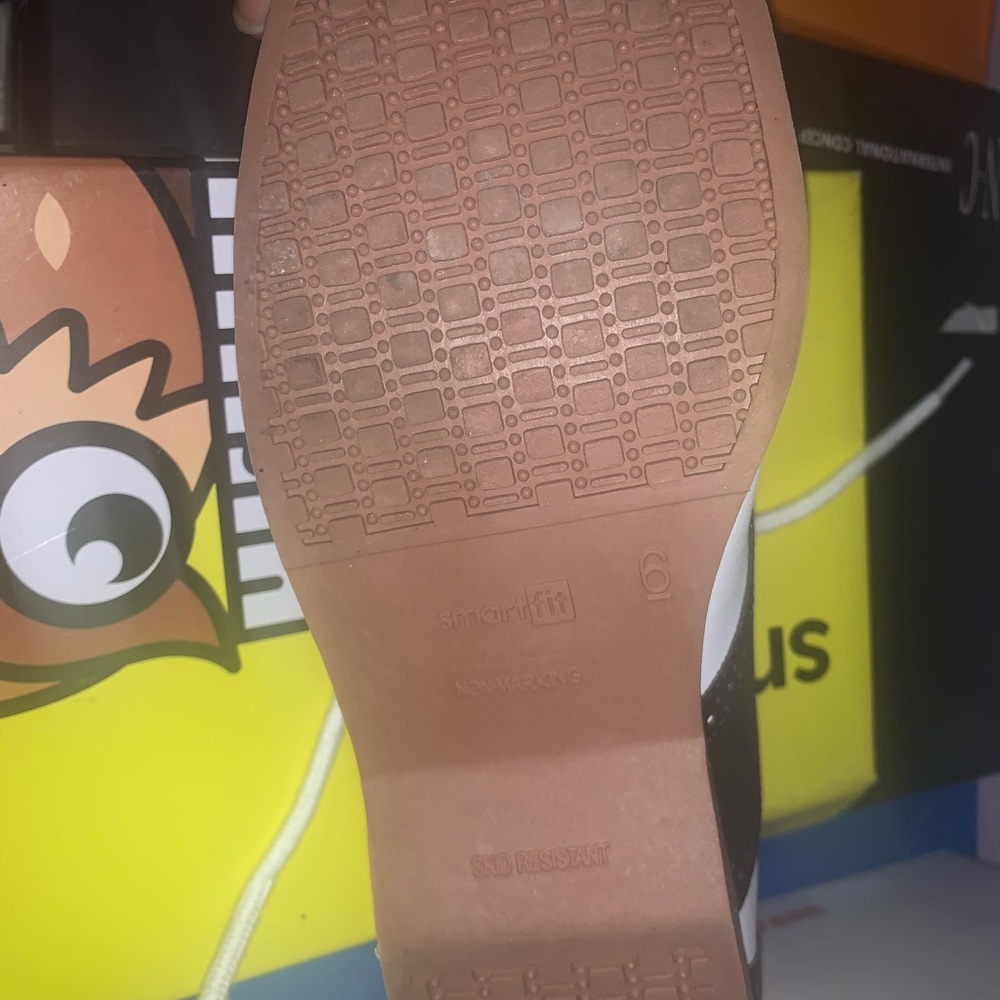Shoe’s - Picture 3 of 4